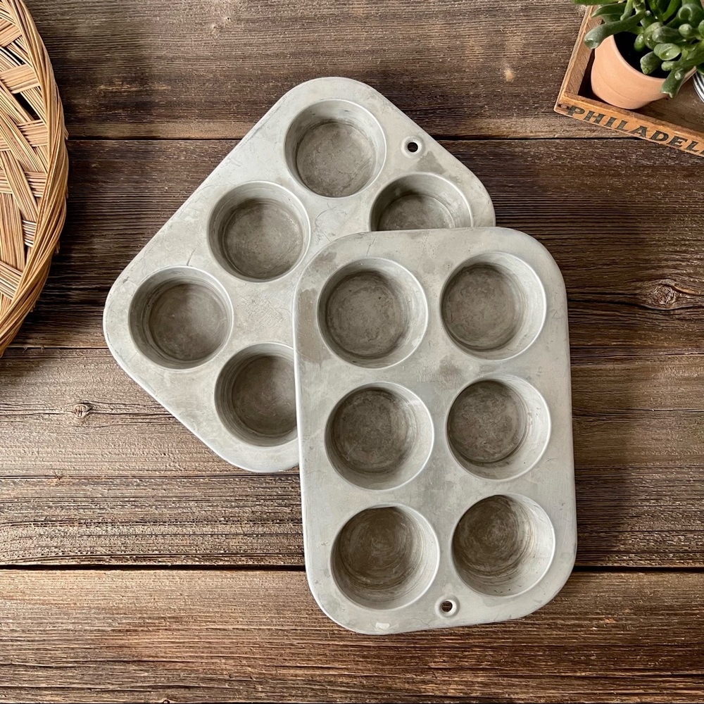 Vintage muffin cupcake tin